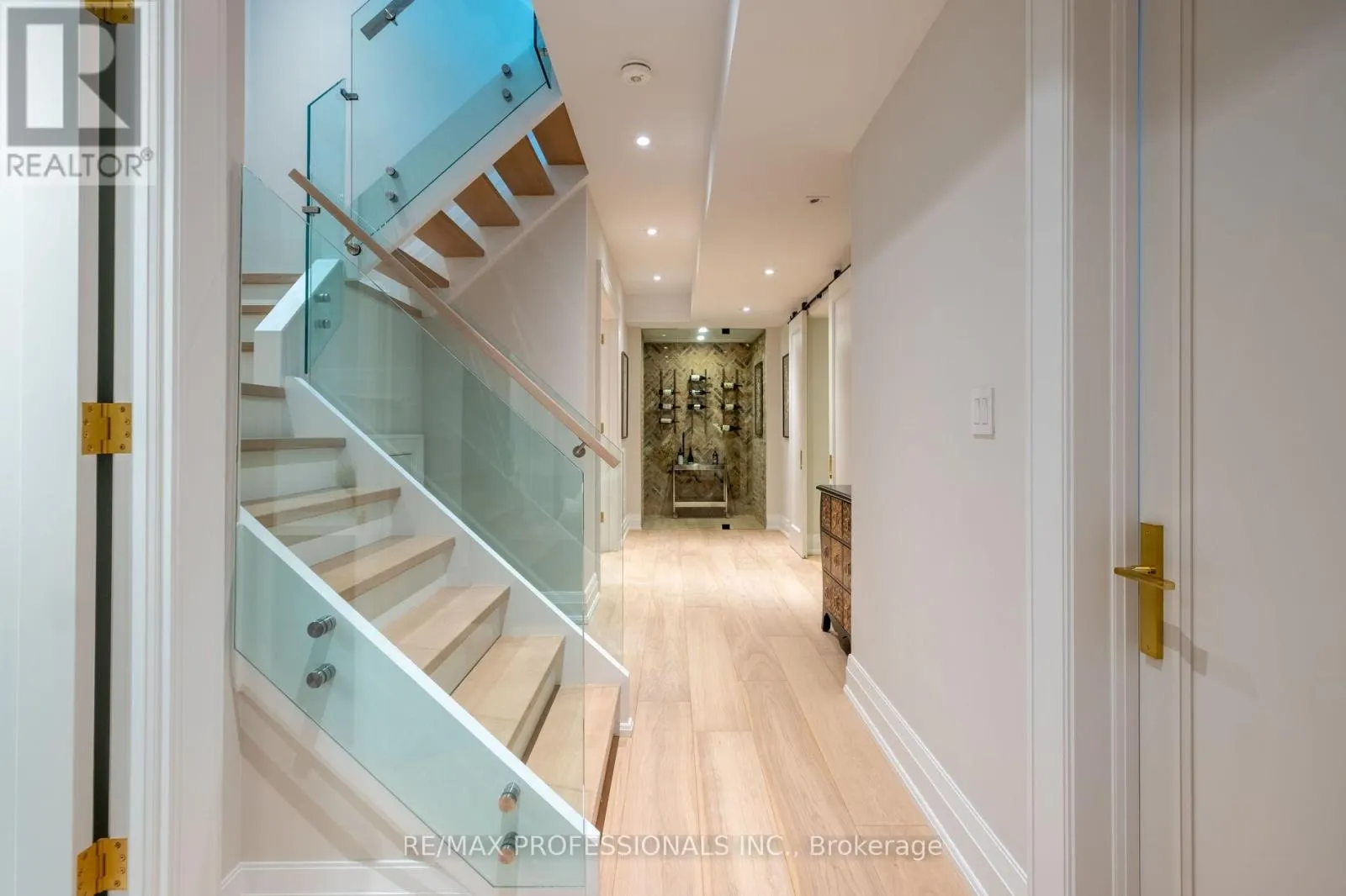 10 SHAND AVENUE