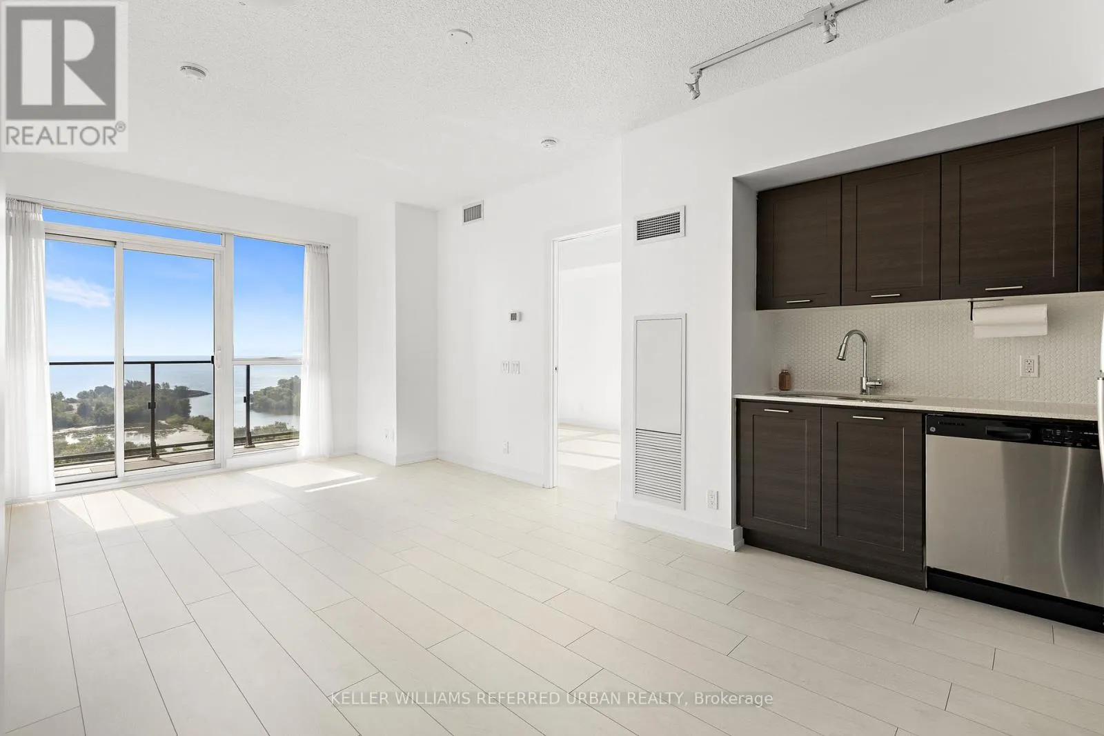 1710 - 2200 LAKE SHORE BOULEVARD W