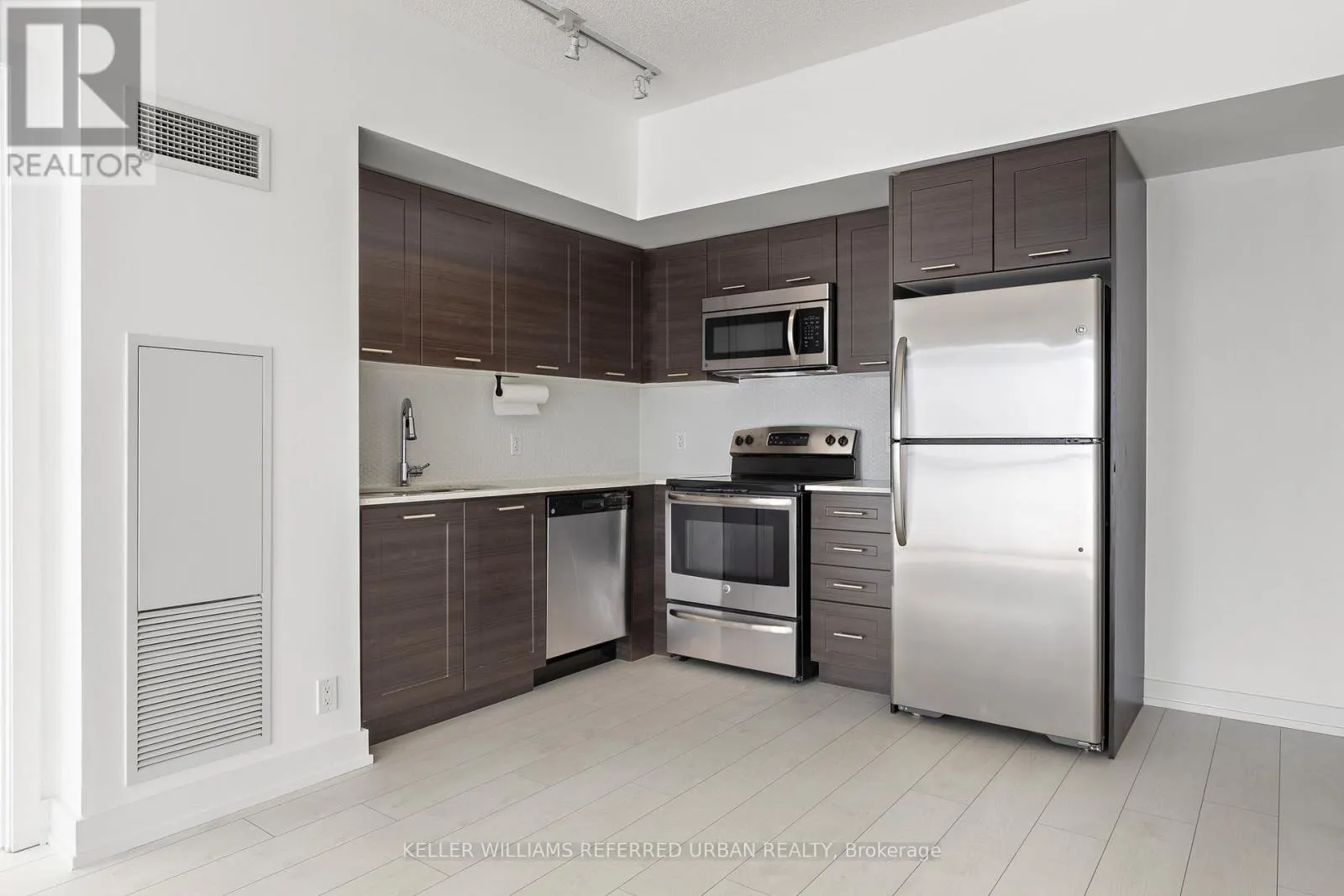 1710 - 2200 LAKE SHORE BOULEVARD W
