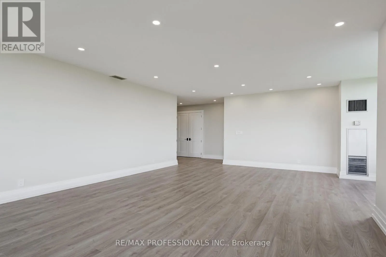 2211 - 1 ABERFOYLE CRESCENT