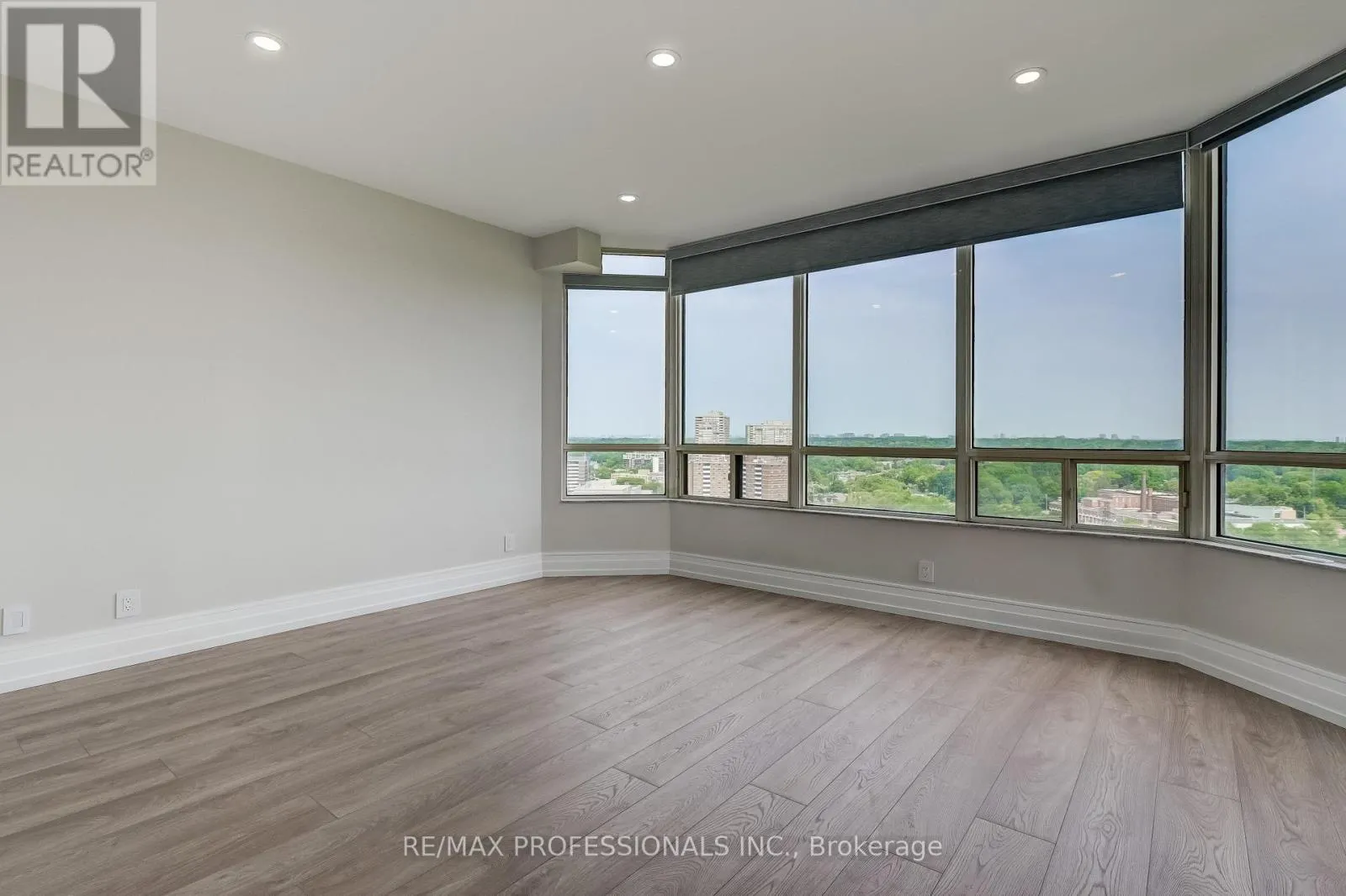 2211 - 1 ABERFOYLE CRESCENT