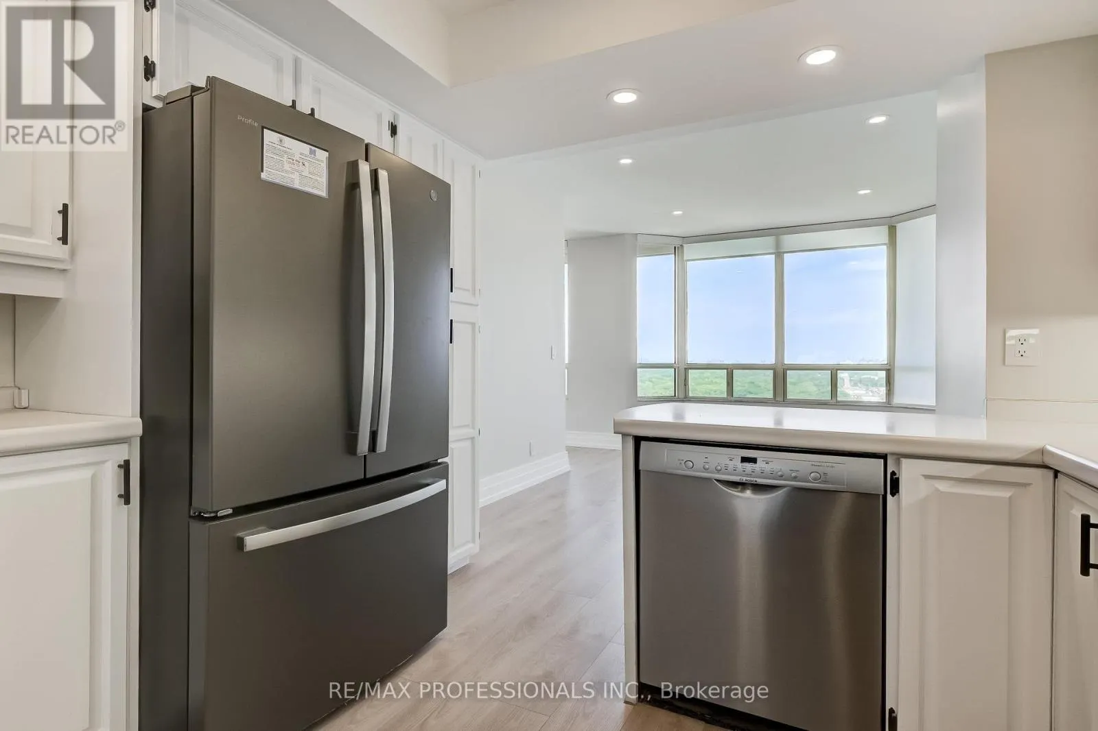 2211 - 1 ABERFOYLE CRESCENT