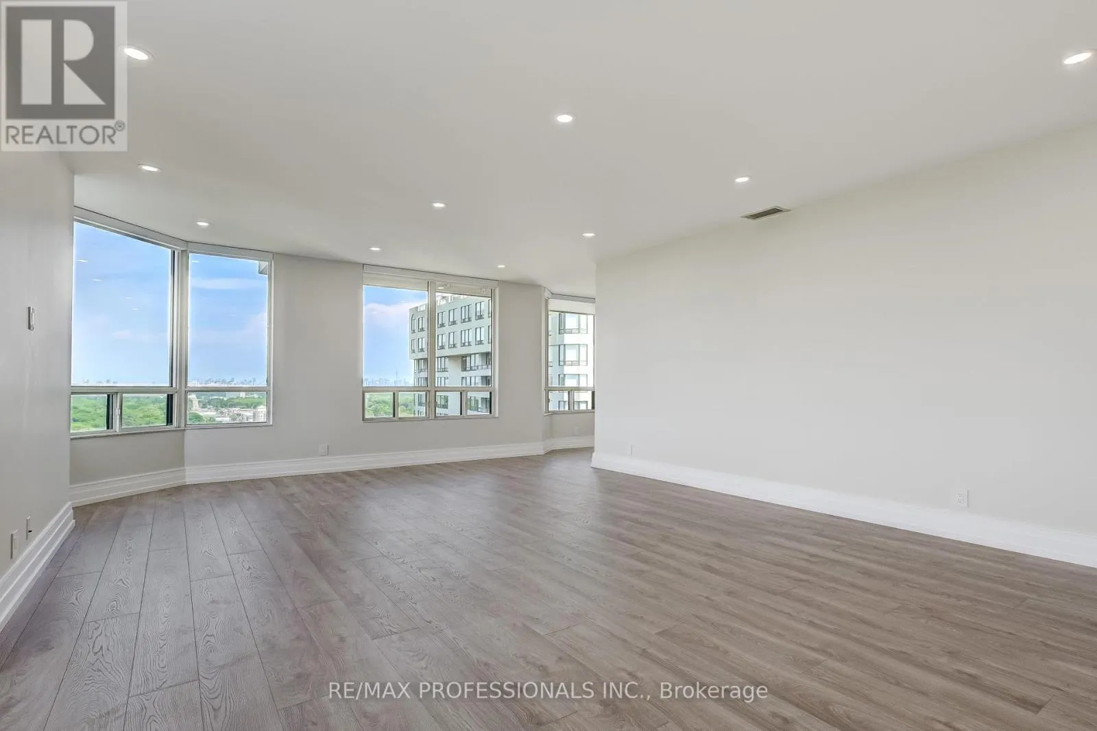 2211 - 1 ABERFOYLE CRESCENT