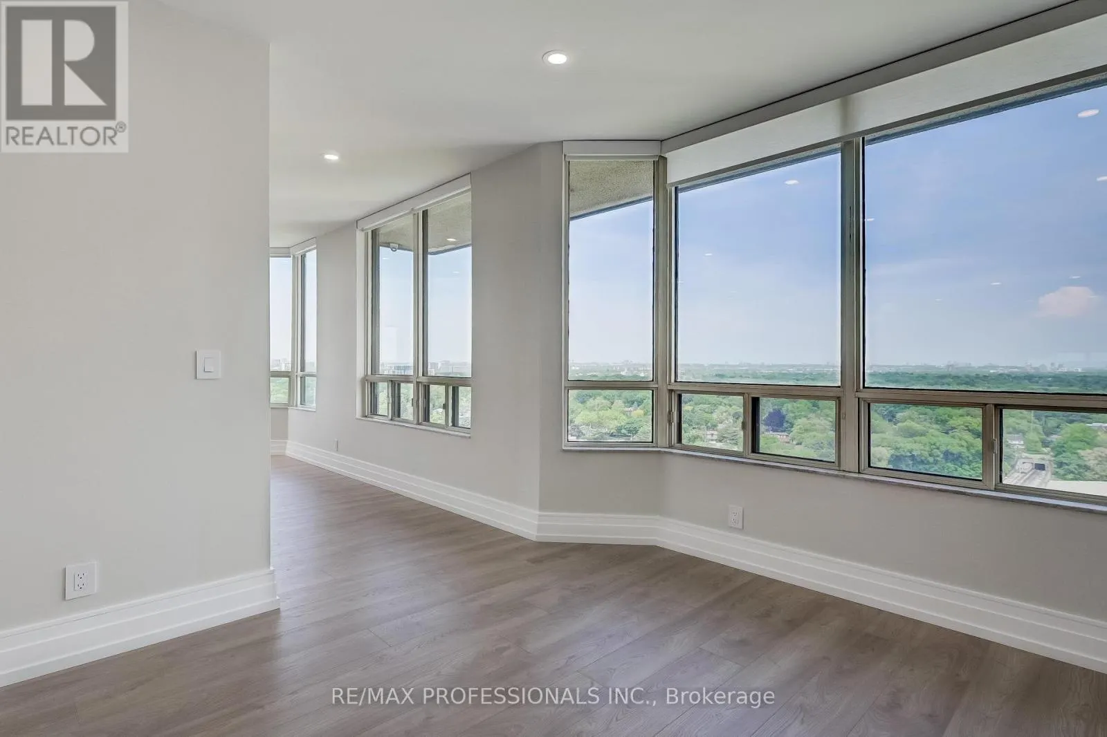 2211 - 1 ABERFOYLE CRESCENT