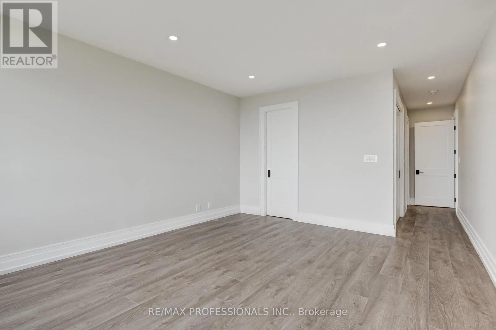 2211 - 1 ABERFOYLE CRESCENT