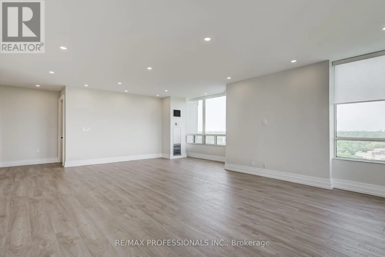 2211 - 1 ABERFOYLE CRESCENT