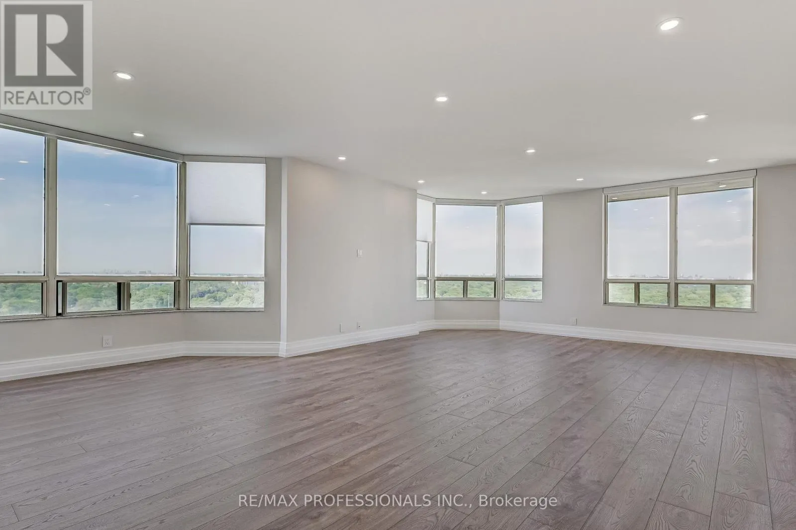 2211 - 1 ABERFOYLE CRESCENT