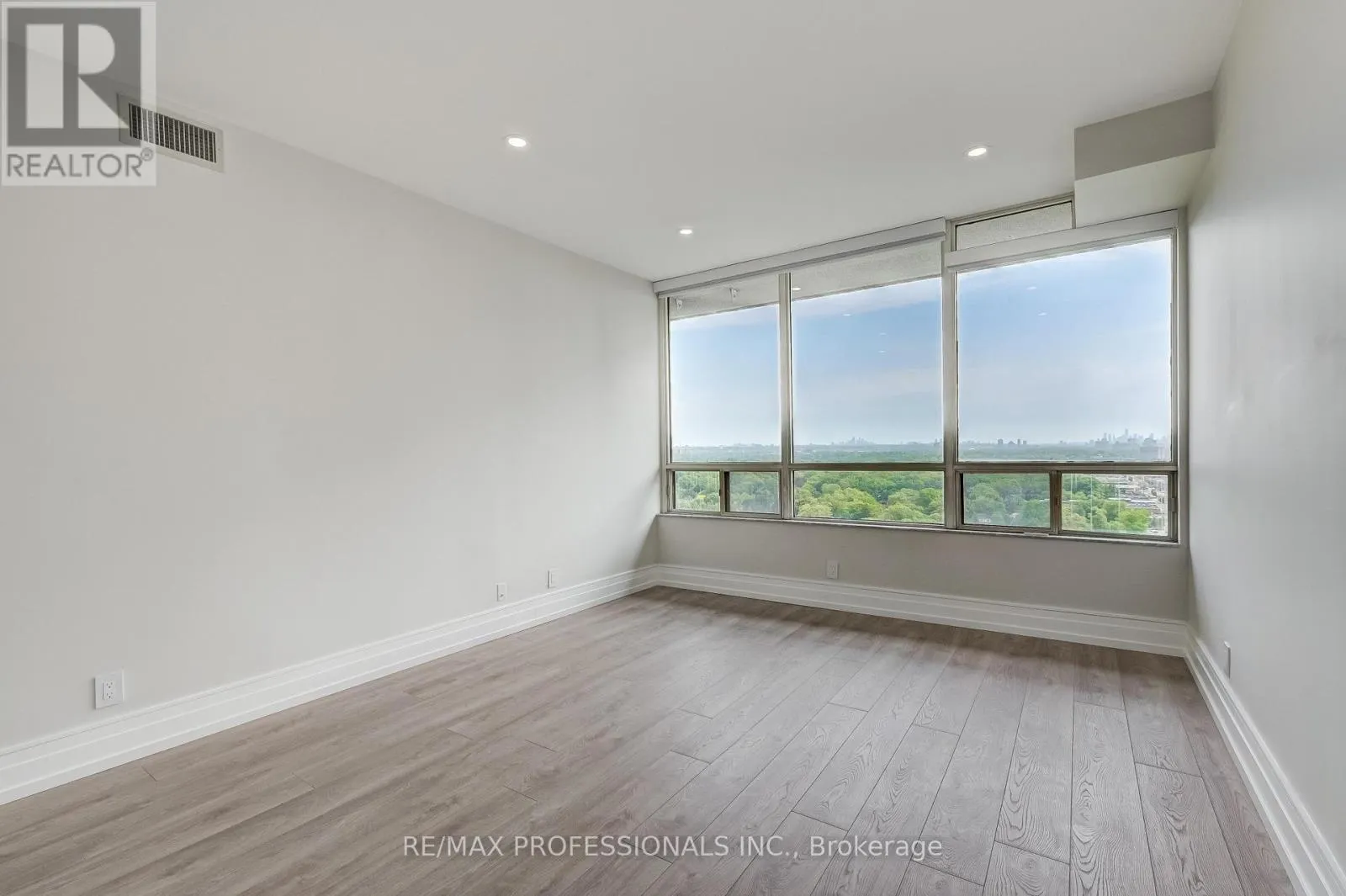 2211 - 1 ABERFOYLE CRESCENT