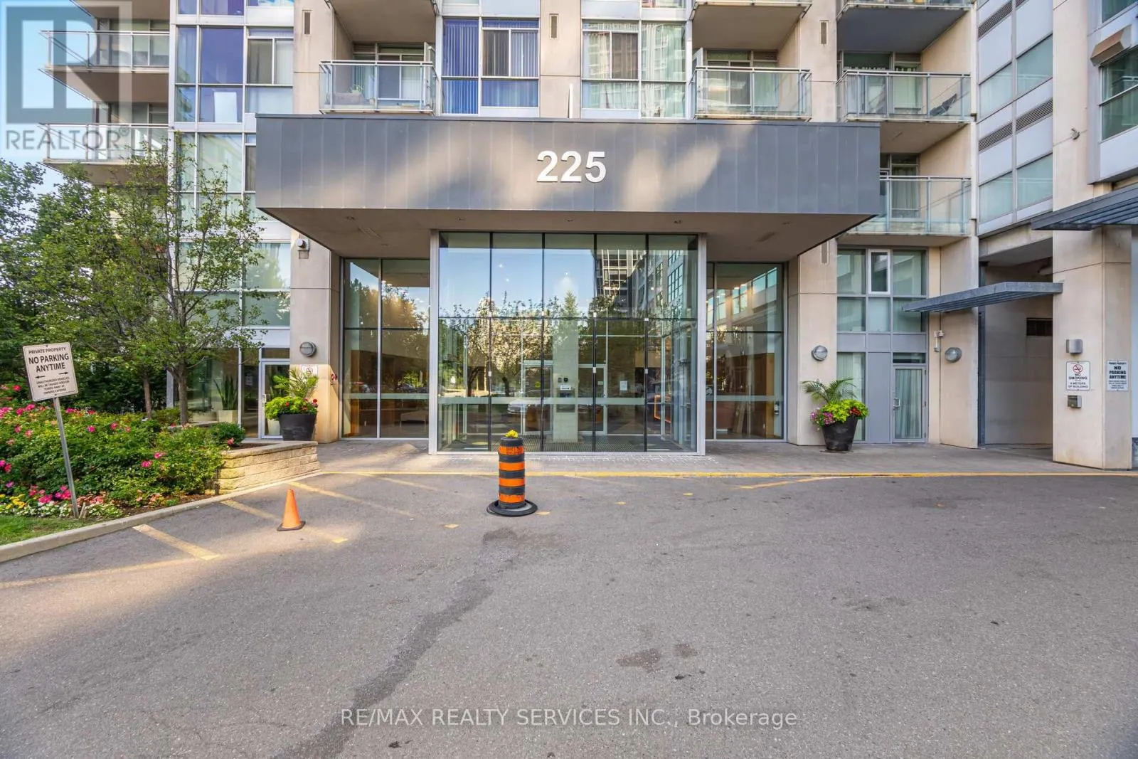 810 - 225 WEBB DRIVE