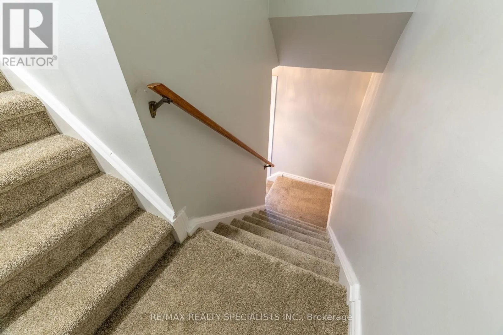 60 KAREN COURT N