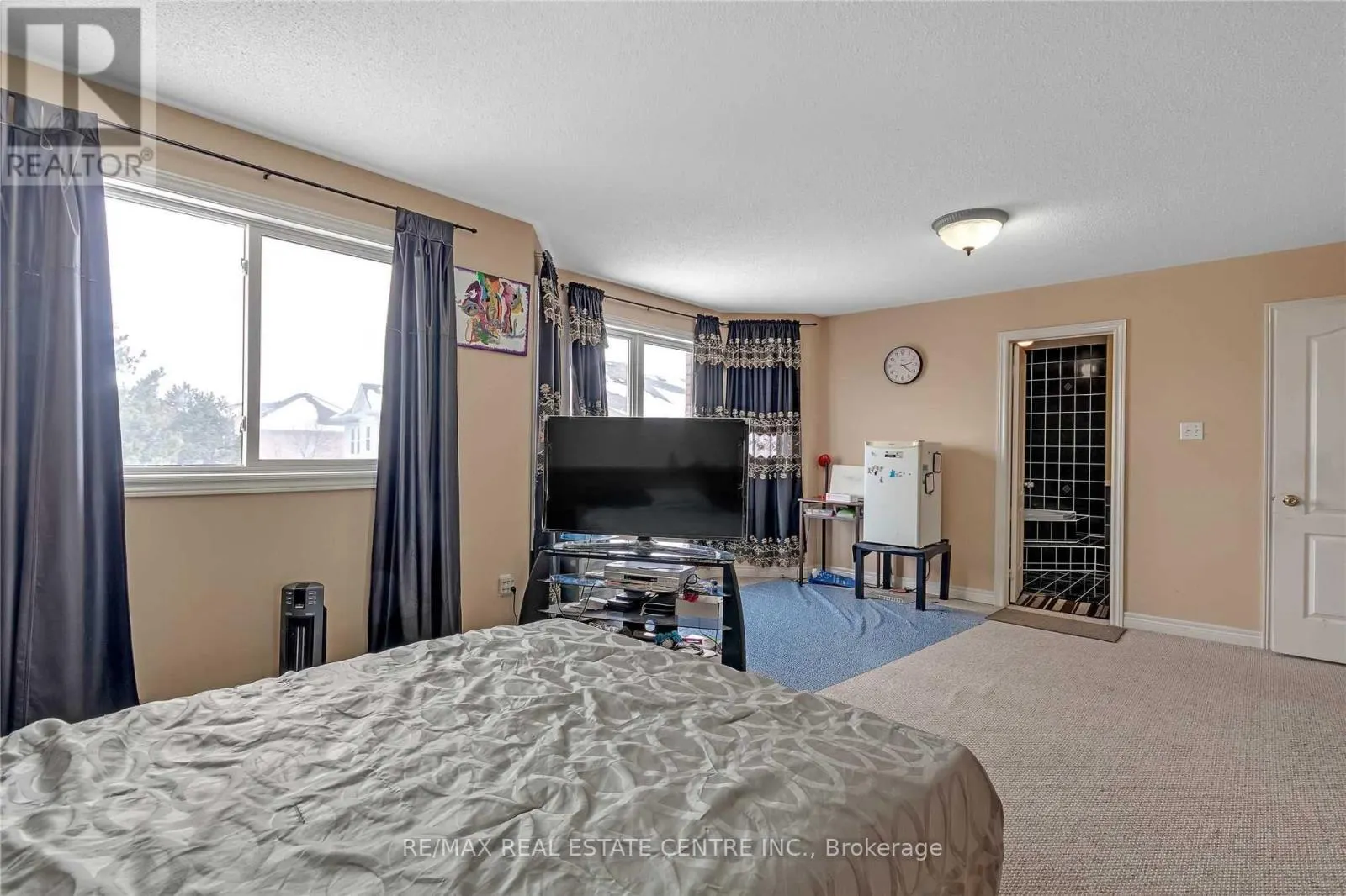 21 SPRUCELANDS AVENUE