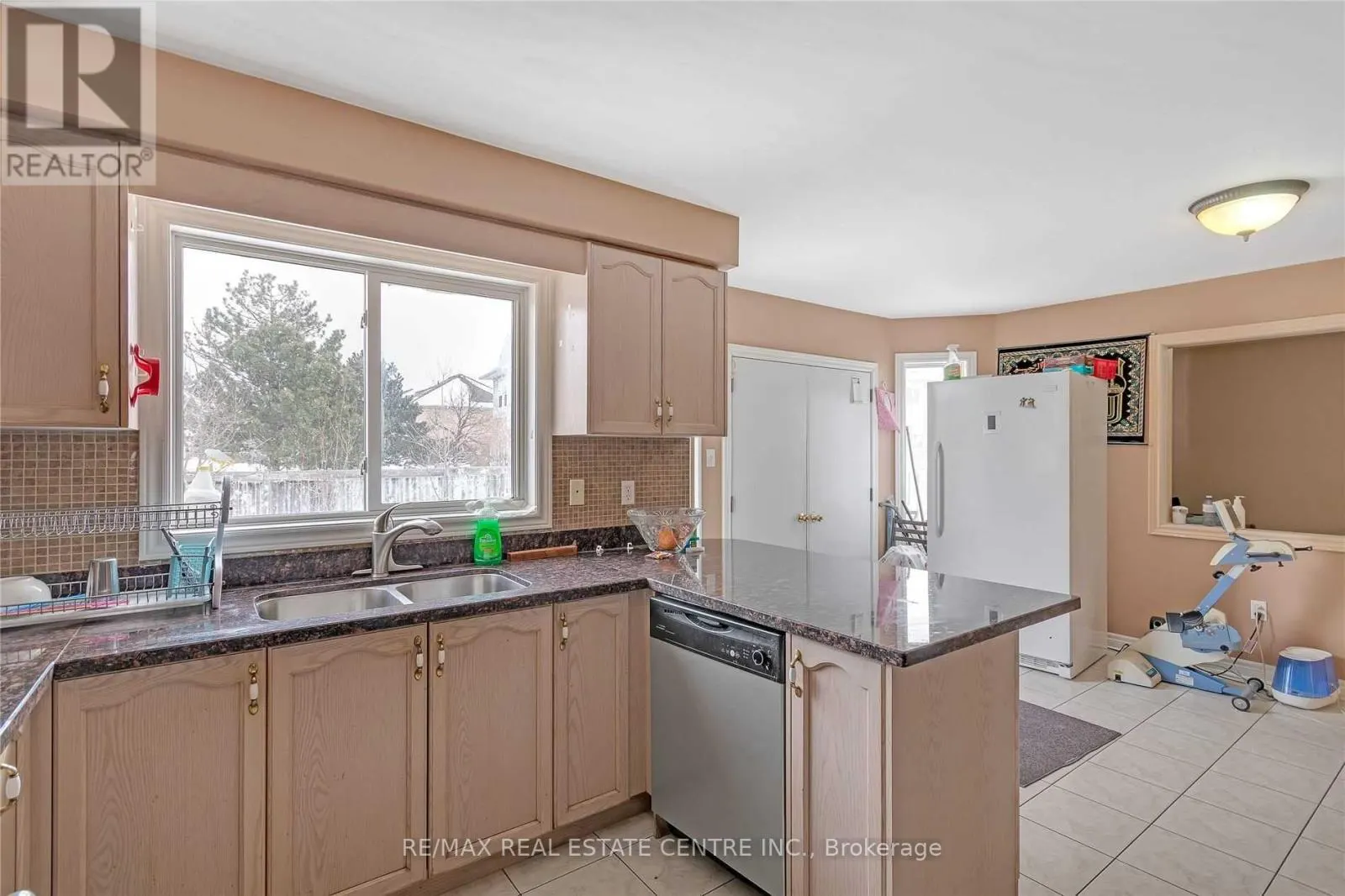 21 SPRUCELANDS AVENUE