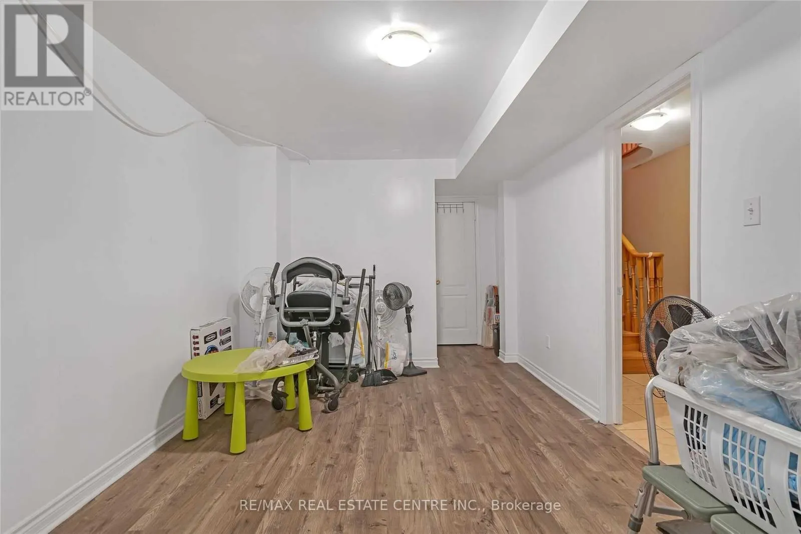 21 SPRUCELANDS AVENUE
