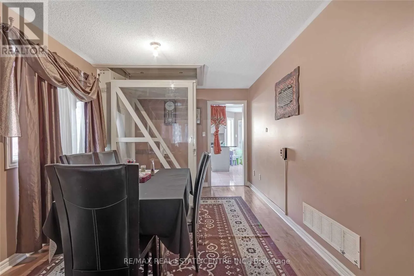 21 SPRUCELANDS AVENUE