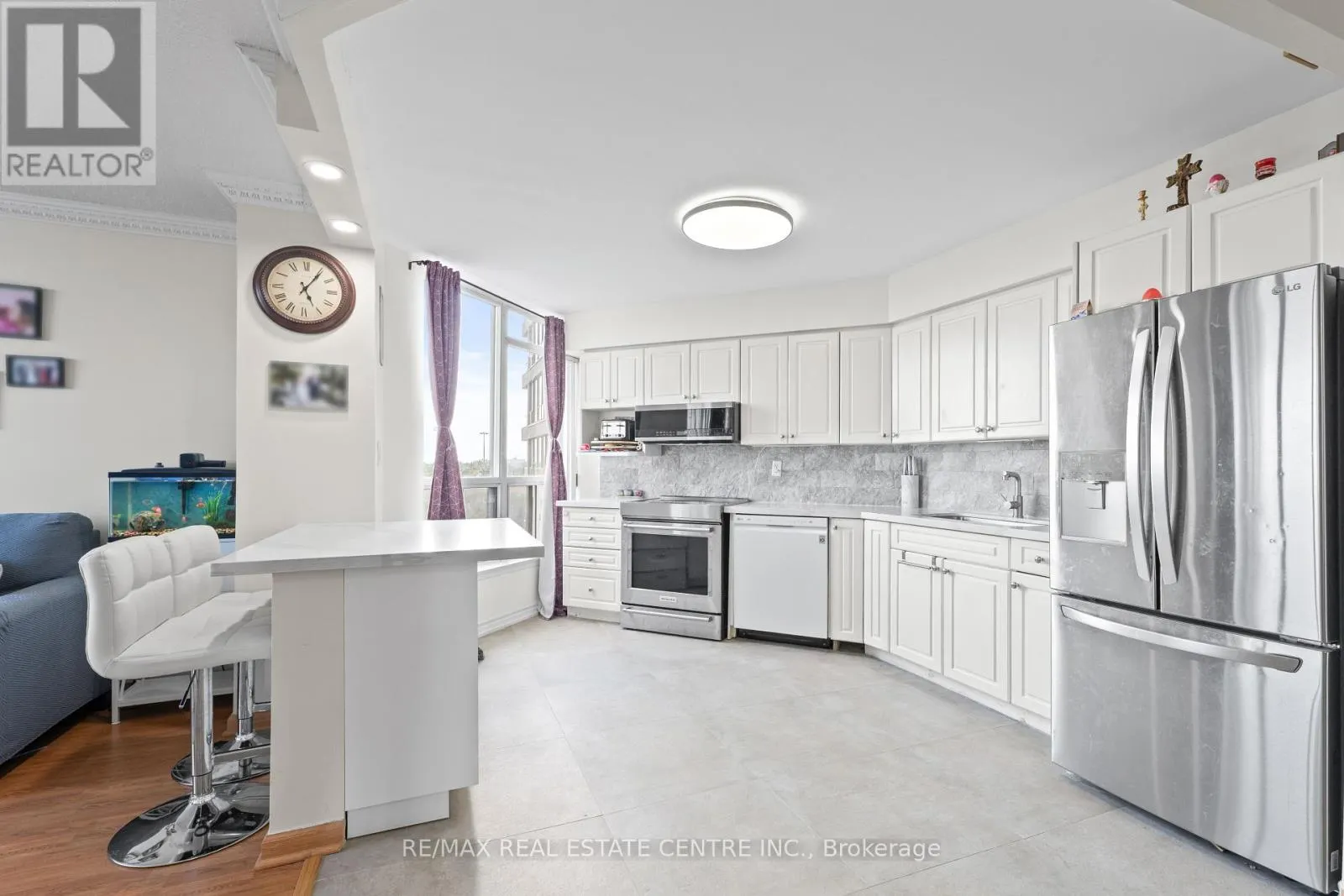 707 - 12 LAURELCREST STREET