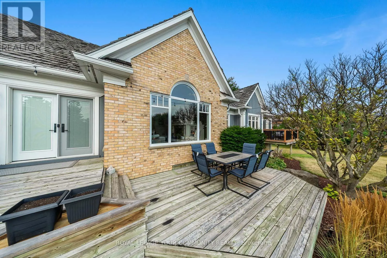 6 CREEKSIDE COURT