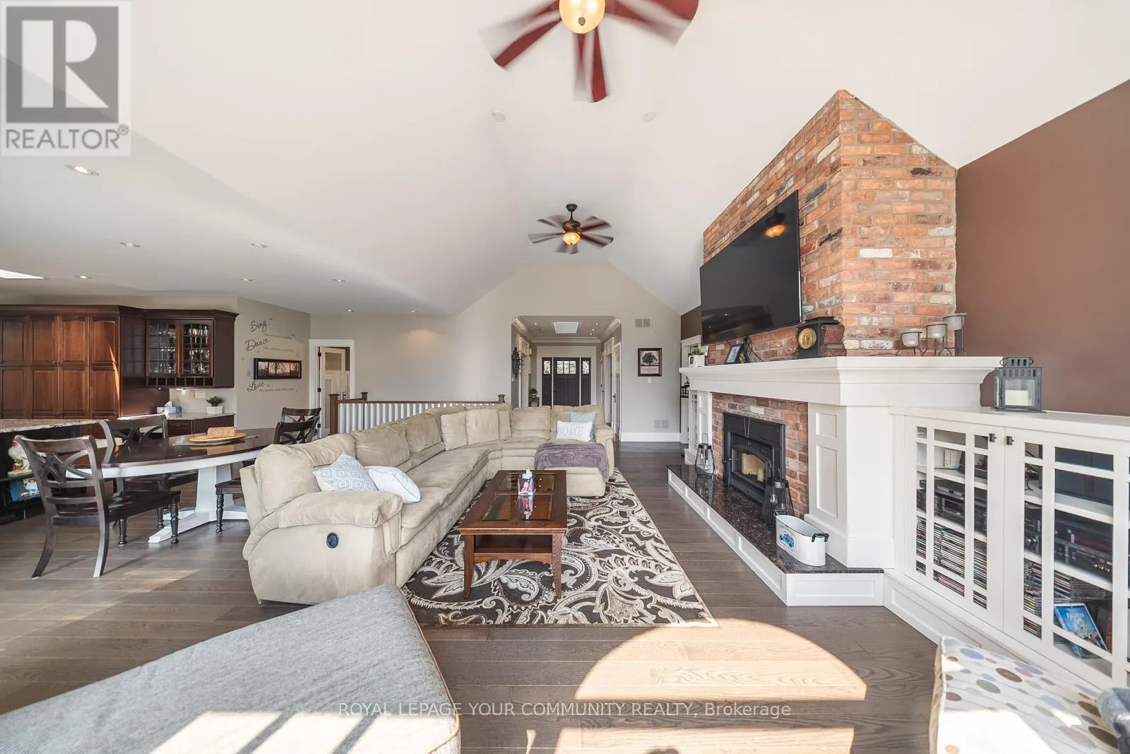 6 CREEKSIDE COURT