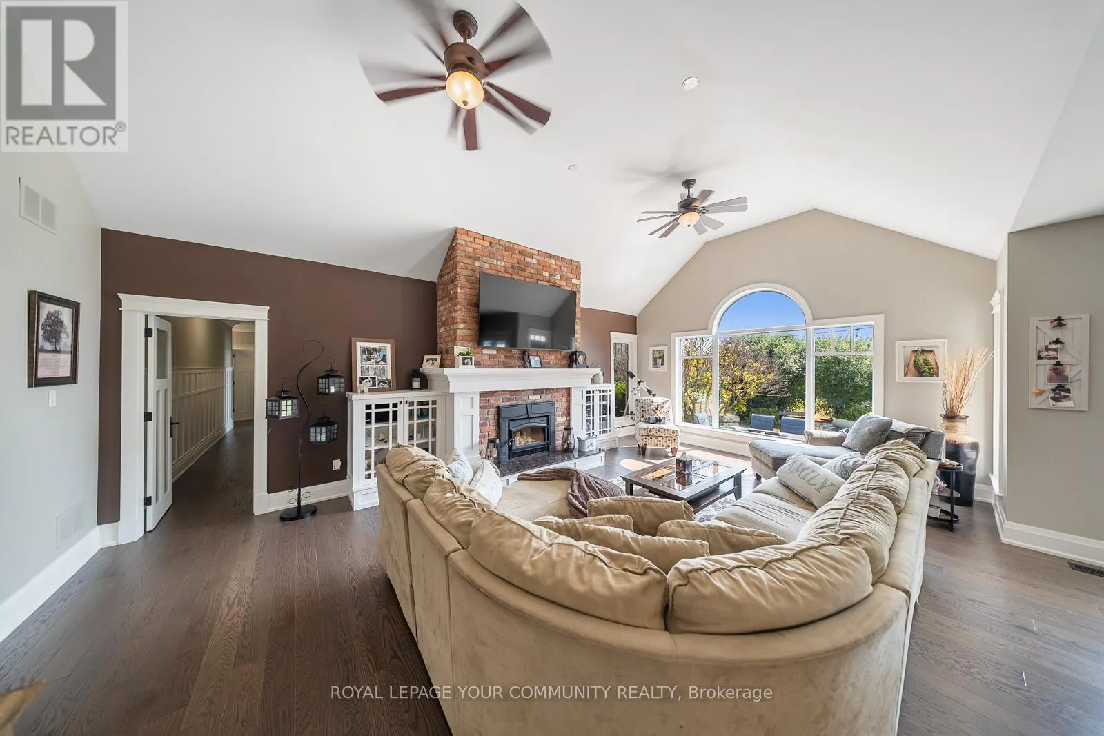 6 CREEKSIDE COURT