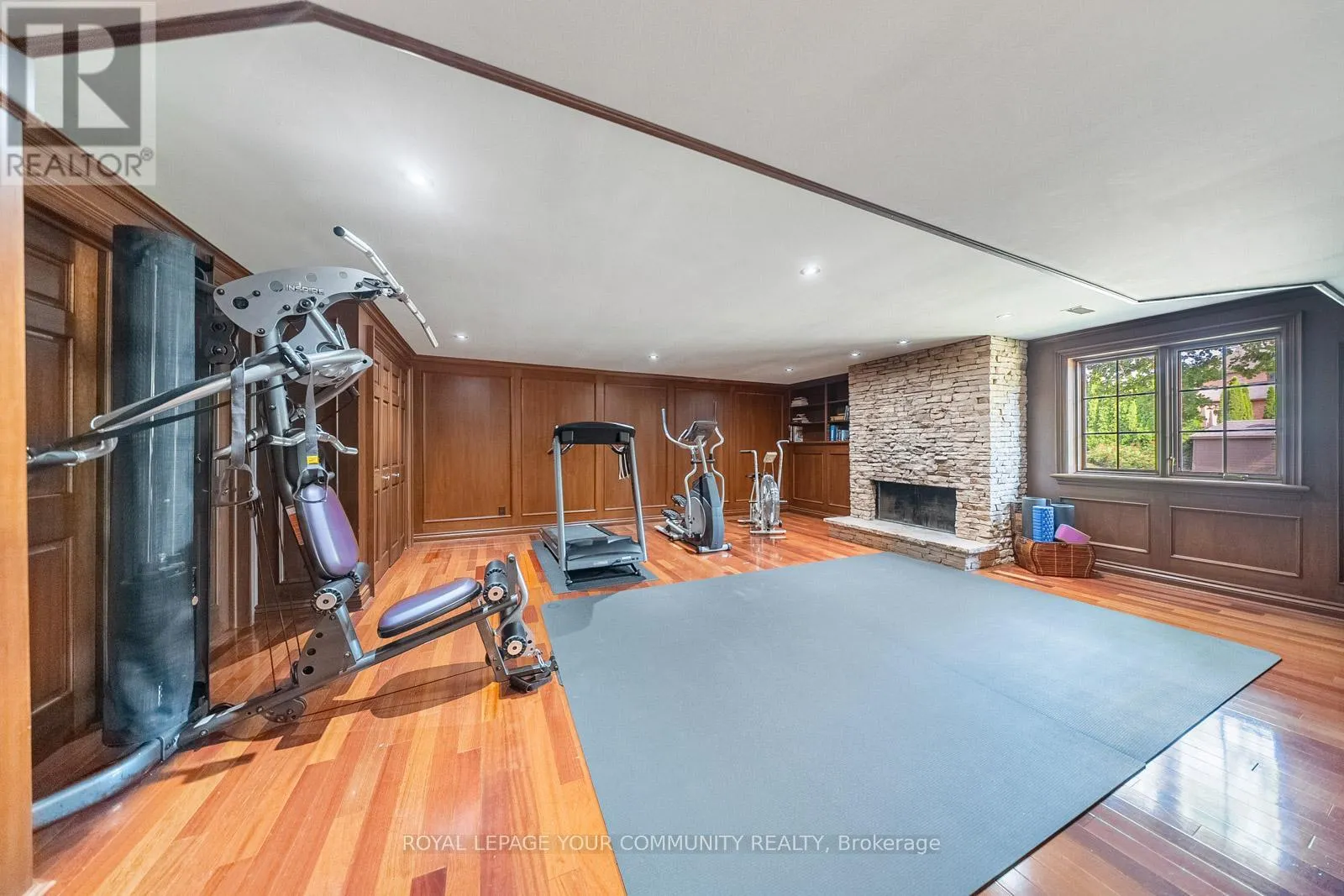 6 CREEKSIDE COURT