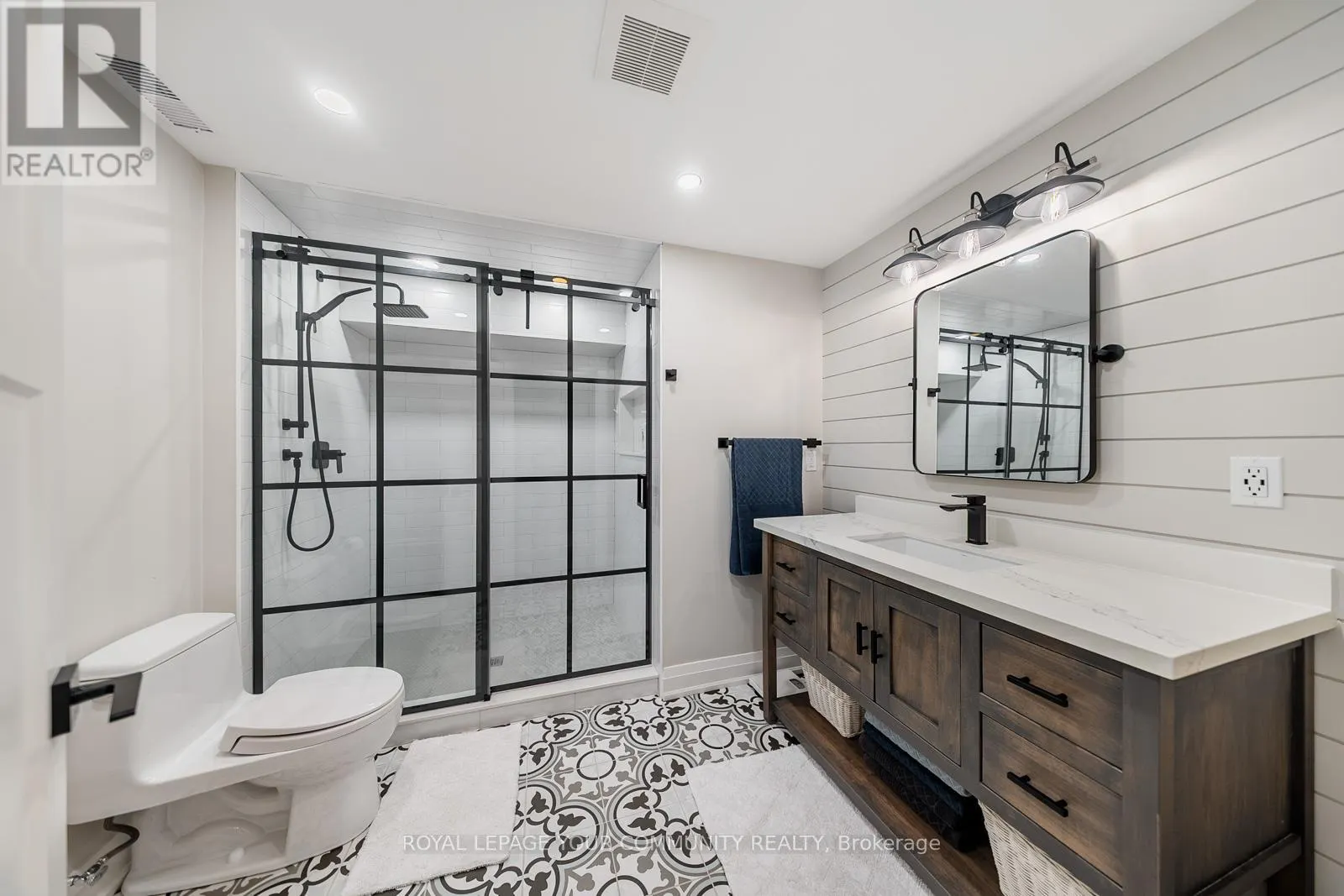 6 CREEKSIDE COURT