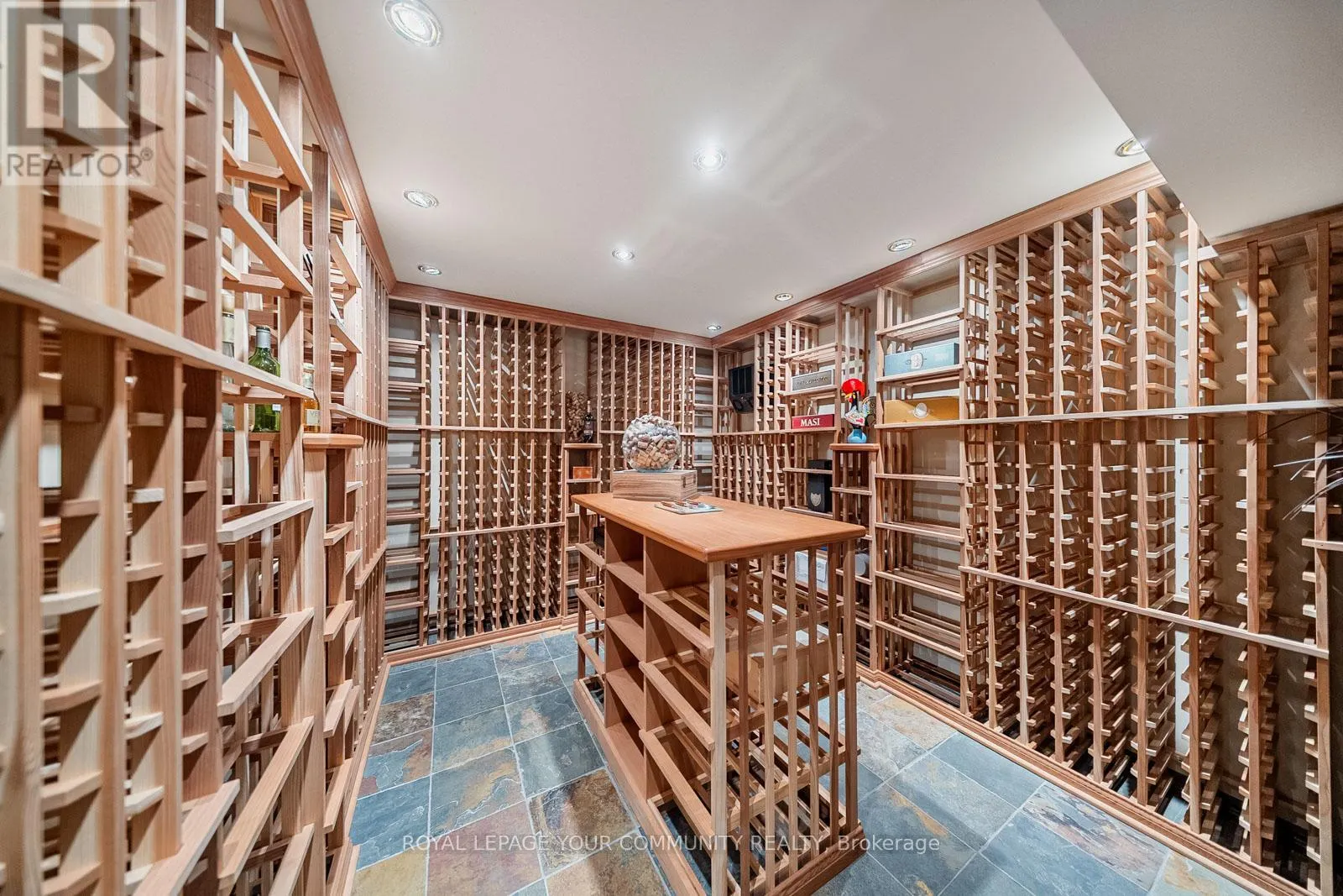 6 CREEKSIDE COURT