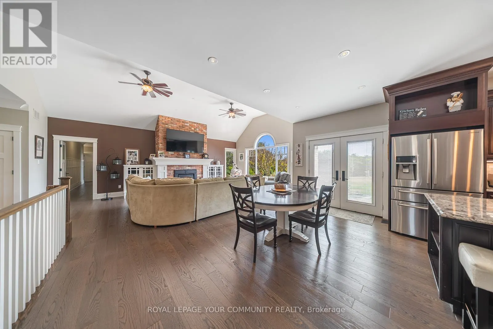 6 CREEKSIDE COURT