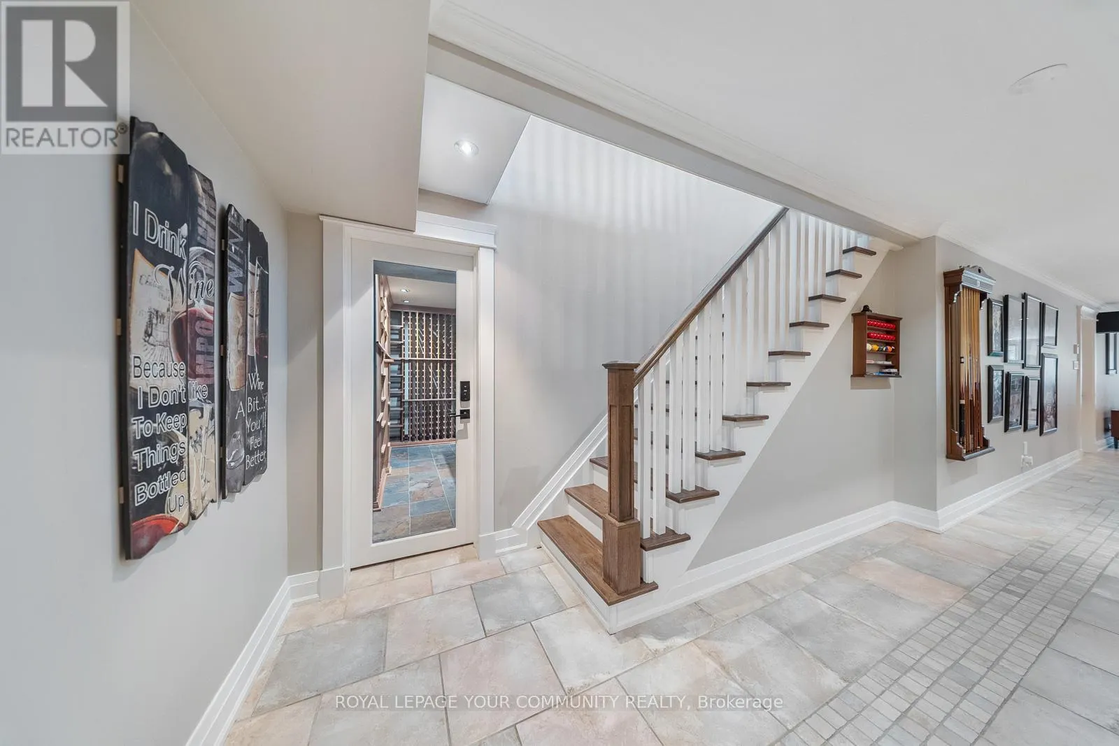 6 CREEKSIDE COURT