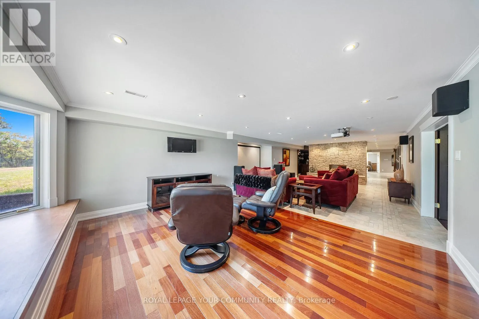 6 CREEKSIDE COURT