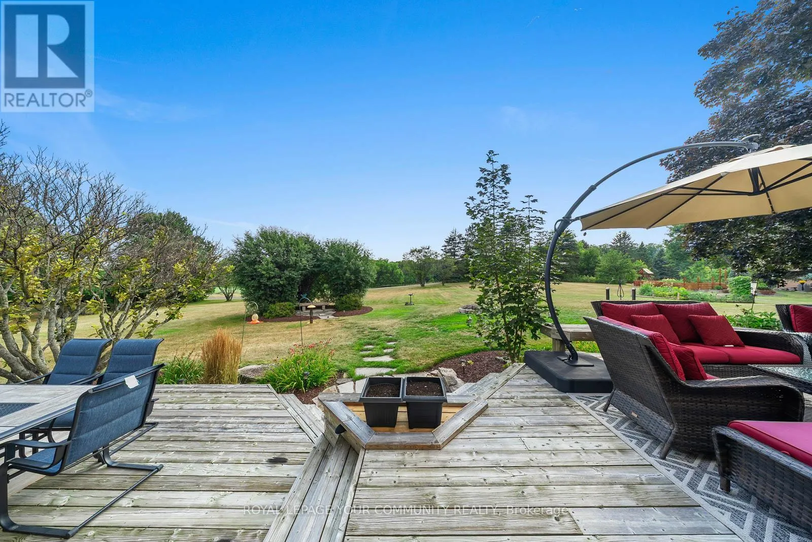 6 CREEKSIDE COURT
