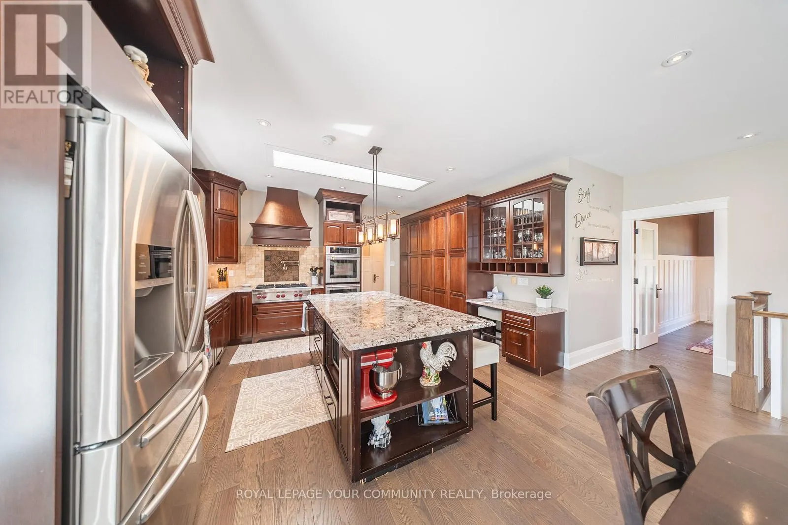 6 CREEKSIDE COURT
