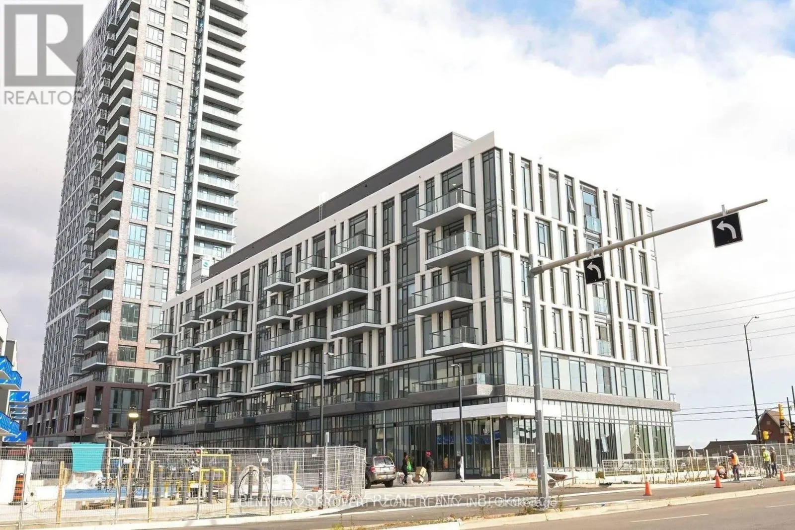 101 - 10 LAGERFIELD DRIVE