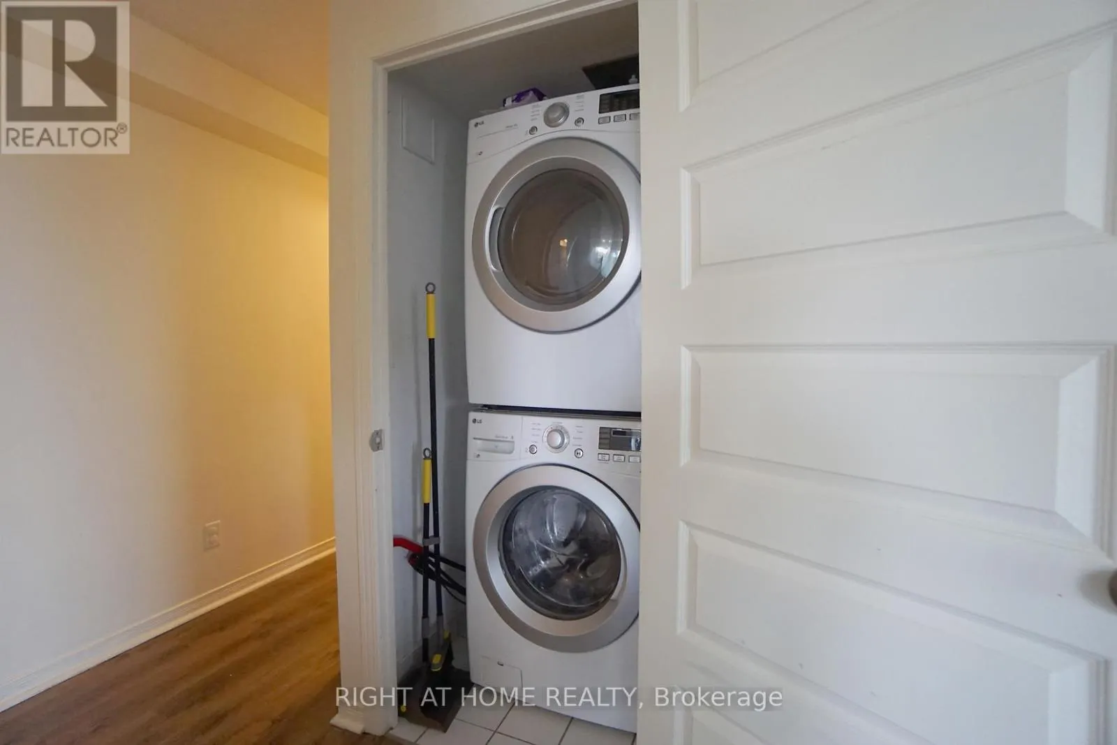 509 - 215 QUEEN STREET E