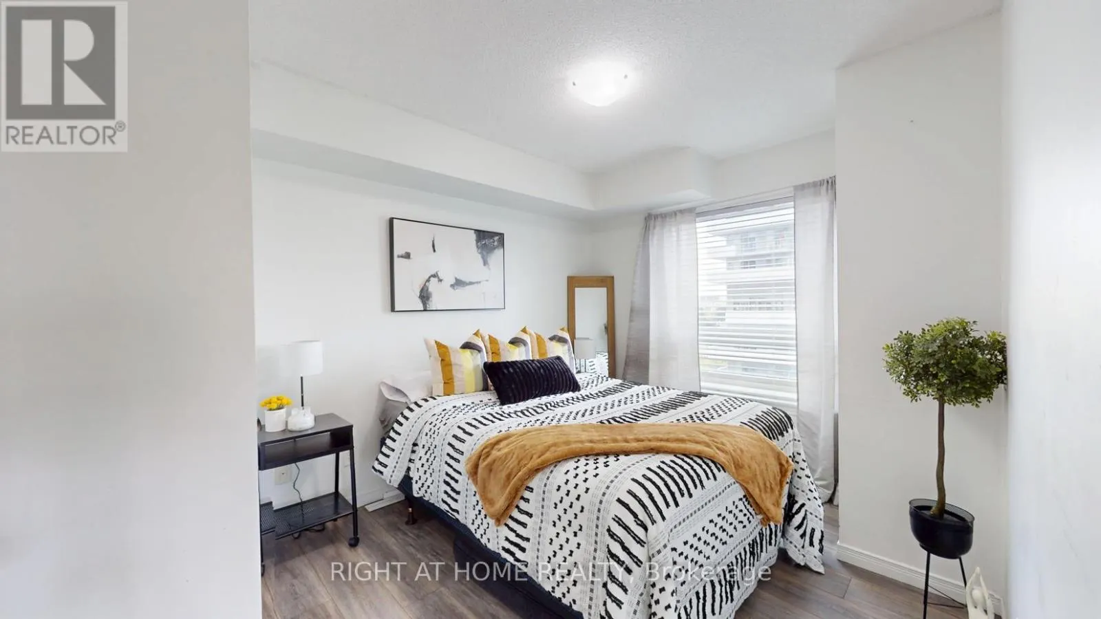 509 - 215 QUEEN STREET E