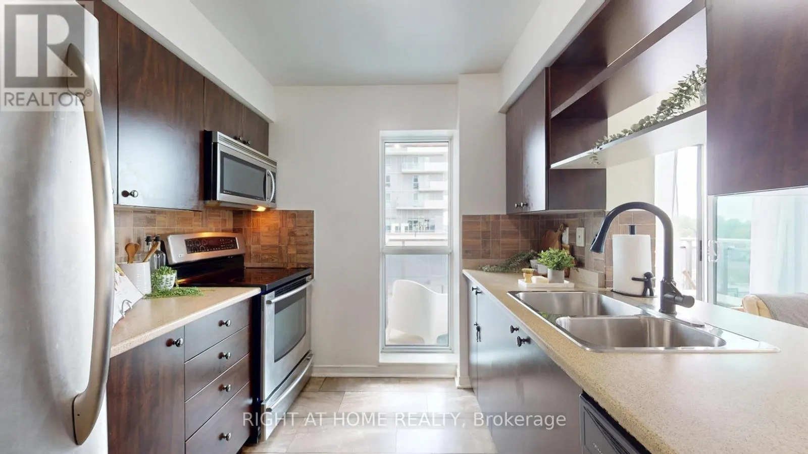 509 - 215 QUEEN STREET E