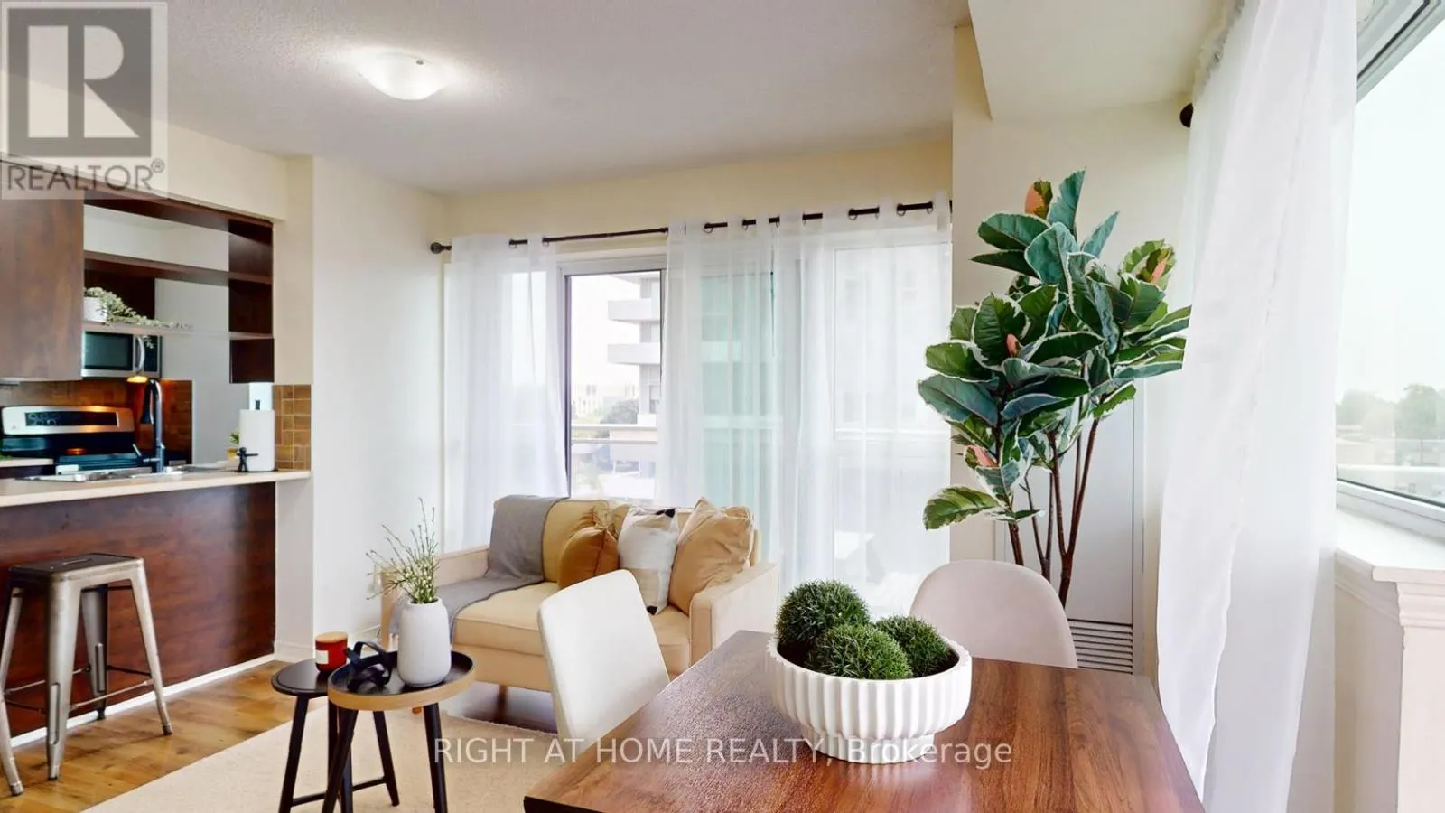 509 - 215 QUEEN STREET E