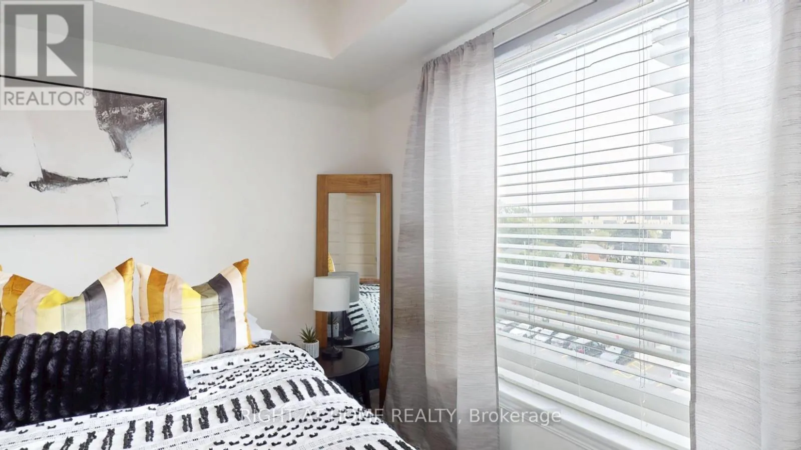 509 - 215 QUEEN STREET E
