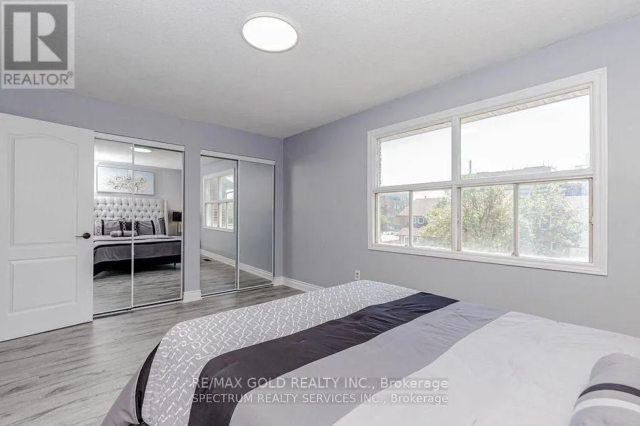 8 NORBROOK CRESCENT