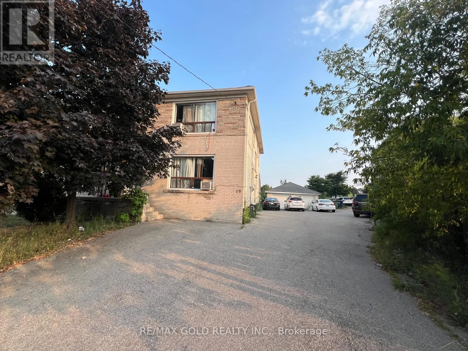 18 LEDUC DRIVE