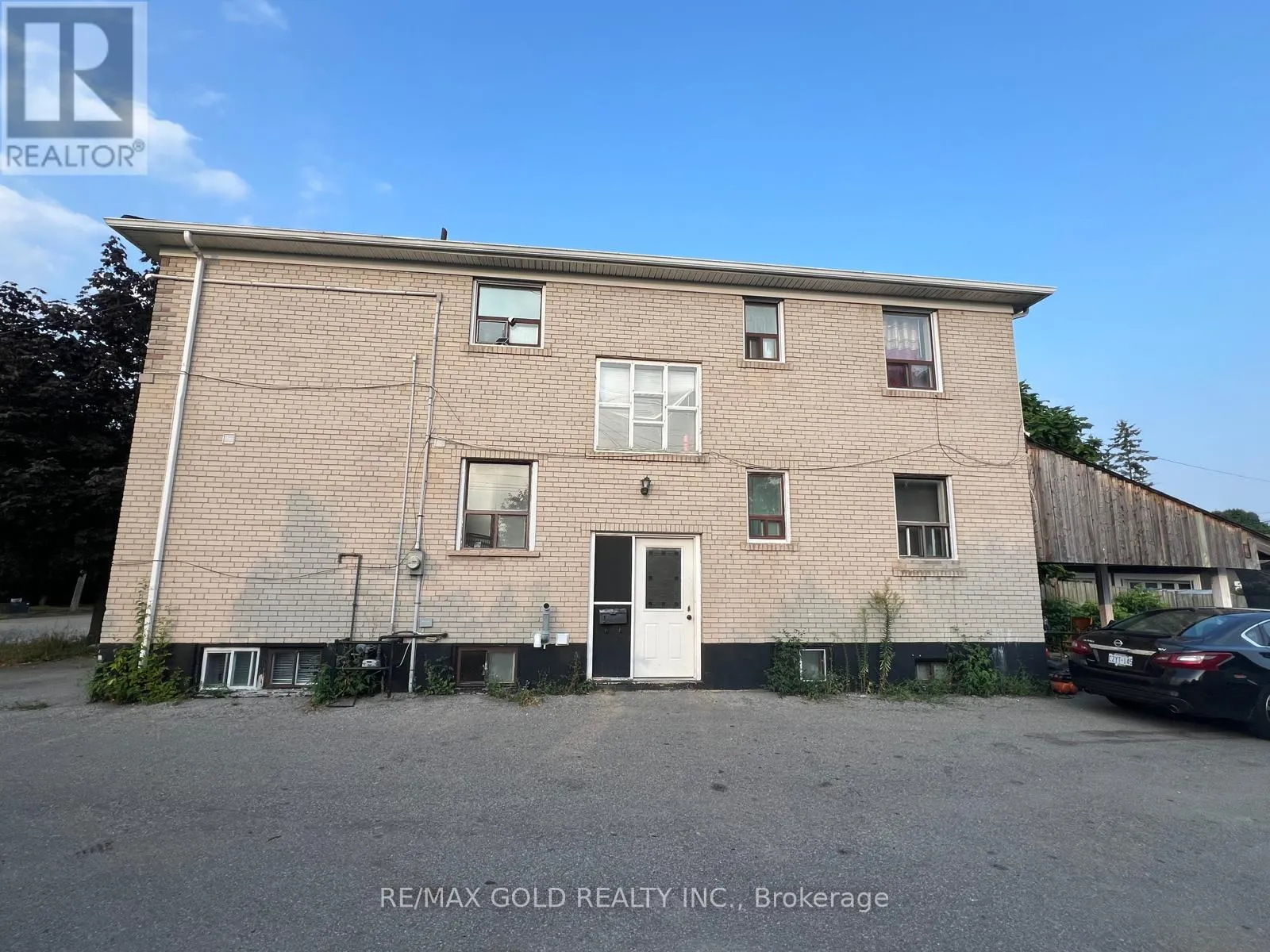 18 LEDUC DRIVE