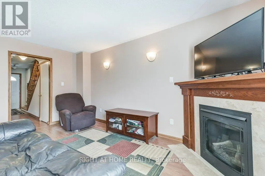 195 HOWARD CRESCENT