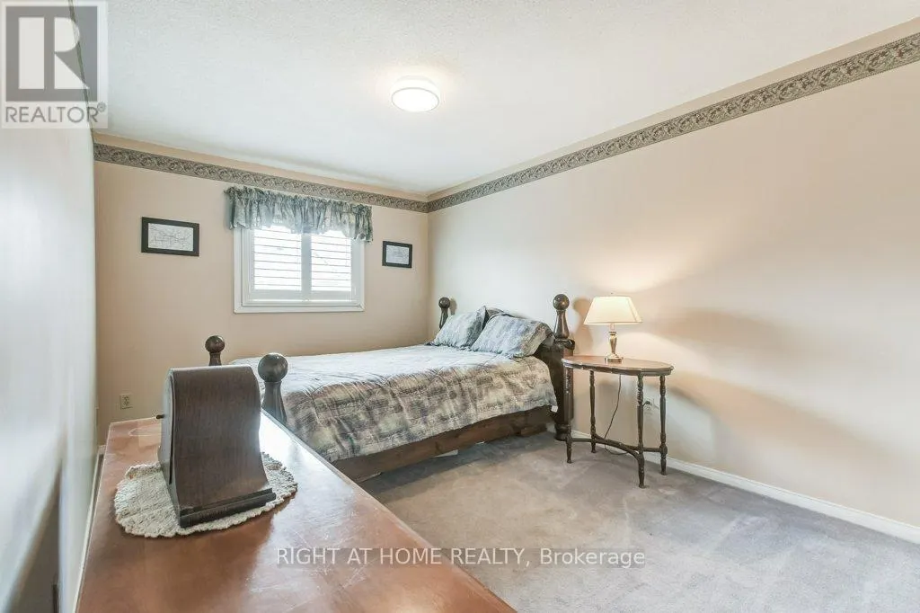 195 HOWARD CRESCENT