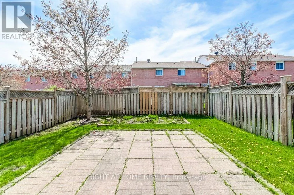 195 HOWARD CRESCENT
