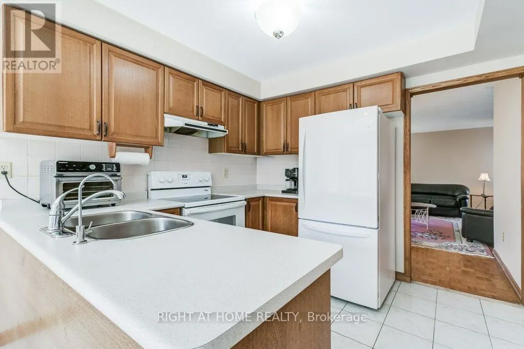 195 HOWARD CRESCENT