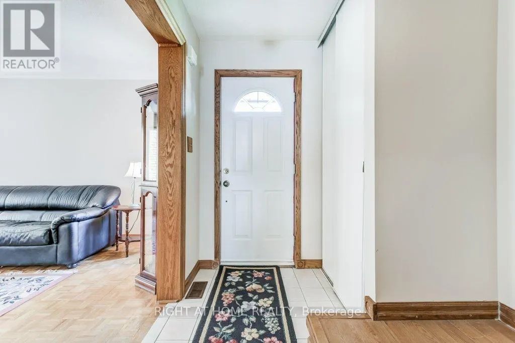 195 HOWARD CRESCENT