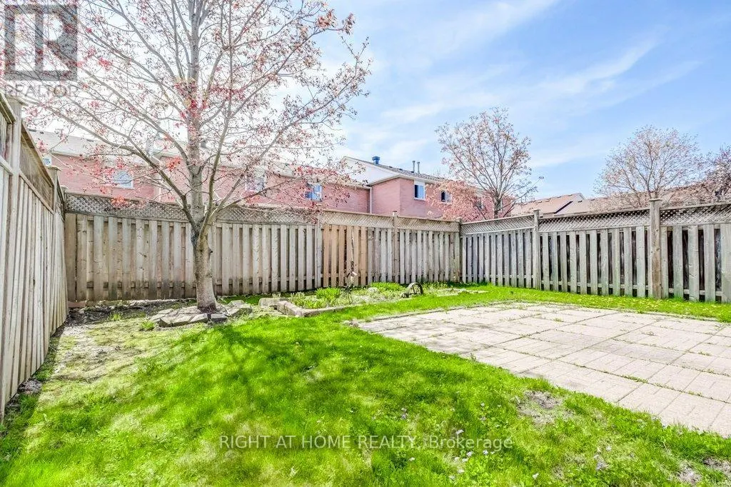 195 HOWARD CRESCENT