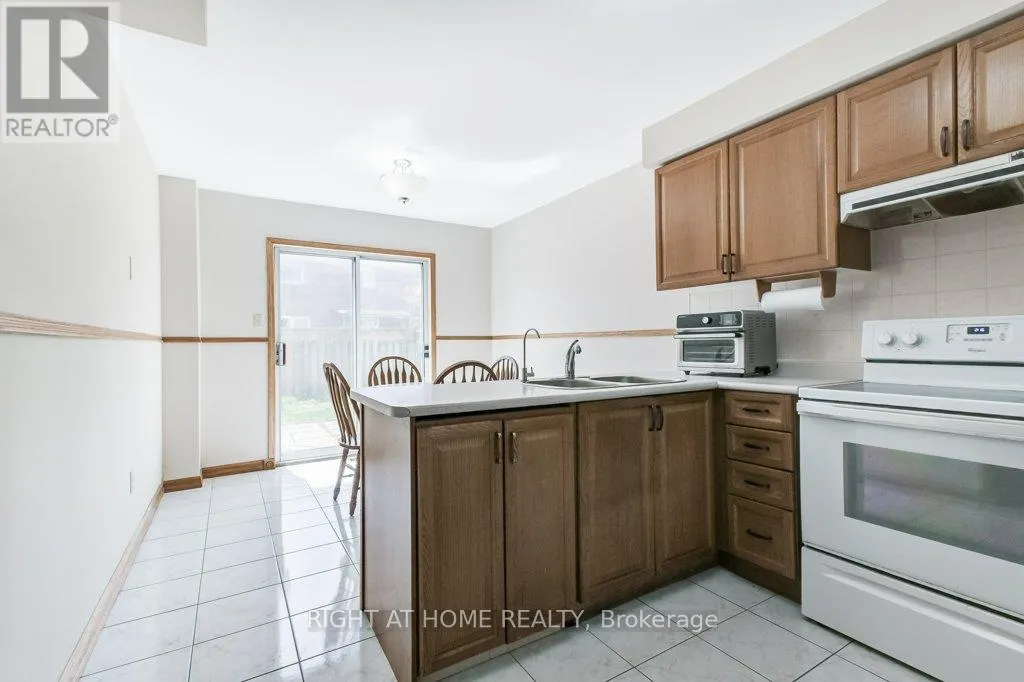 195 HOWARD CRESCENT