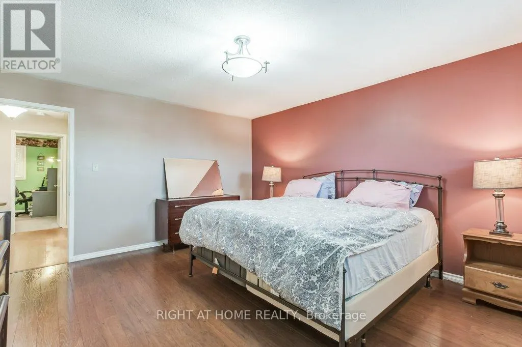 195 HOWARD CRESCENT