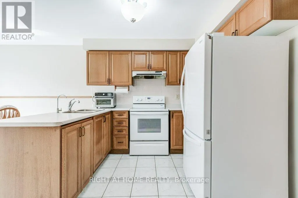 195 HOWARD CRESCENT