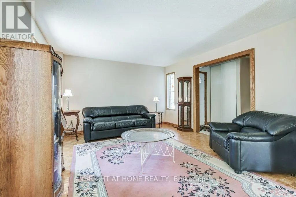 195 HOWARD CRESCENT