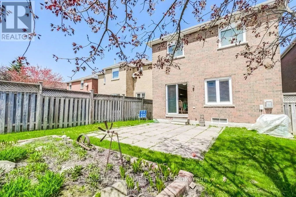 195 HOWARD CRESCENT